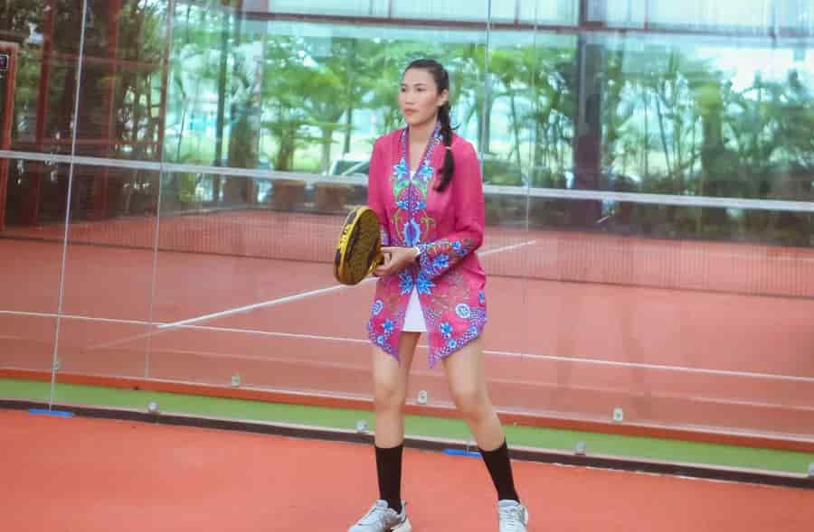 Kartini Zaman Now: Main Padel Pakai Kebaya di BSD City Viral!