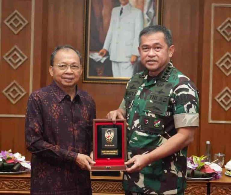 Dukung Energi Terbarukan, Kasad Tinjau Pengelolaan Sampah Terpadu di Bali
