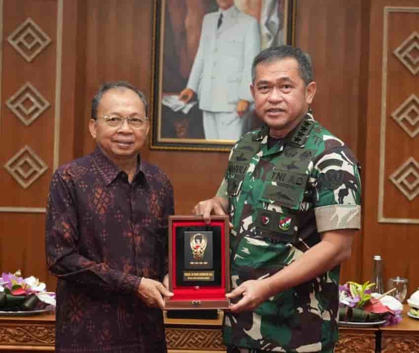 Dukung Energi Terbarukan, Kasad Tinjau Pengelolaan Sampah Terpadu di Bali