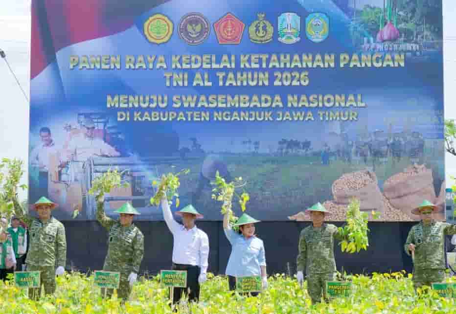 Dukung Ketahanan Pangan Nasional, Kasad Hadiri Panen Raya Kedelai di Nganjuk
