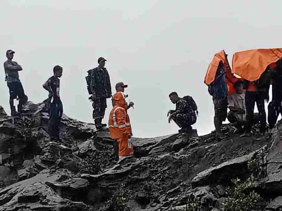Pangdam XV/Pattimura Terjun Langsung Bantu Korban Erupsi Gunung Dukono