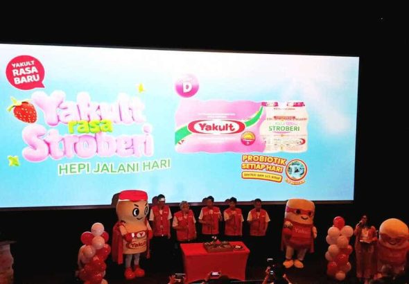 Yakult Rasa Stroberi Tegaskan Komitmen Ajak Masyarakat Indonesia Jaga Kesehatan Pencernaan dengan Minuman Probiotik