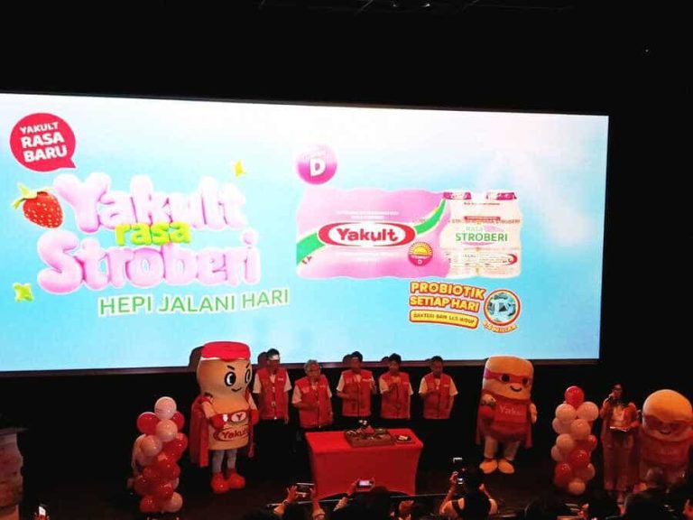 Yakult Rasa Stroberi Tegaskan Komitmen Ajak Masyarakat Indonesia Jaga Kesehatan Pencernaan dengan Minuman Probiotik
