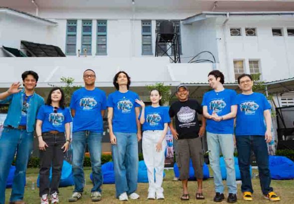 Verona Films Rilis Teaser Poster dan Trailer ‘Dan Bandung’, Angkat Kisah Romansa Manis Beda Kasta