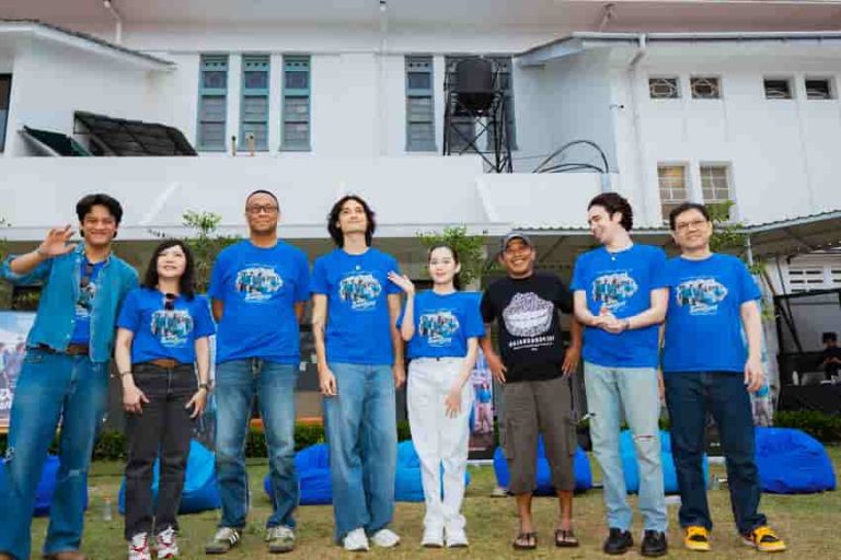 Verona Films Rilis Teaser Poster dan Trailer ‘Dan Bandung’, Angkat Kisah Romansa Manis Beda Kasta