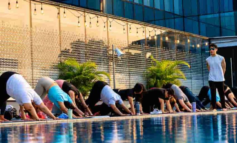 Vertu Harmoni Jakarta Rayakan Global Wellness Day 2026 dengan Sesi Afternoon Sunset Yoga