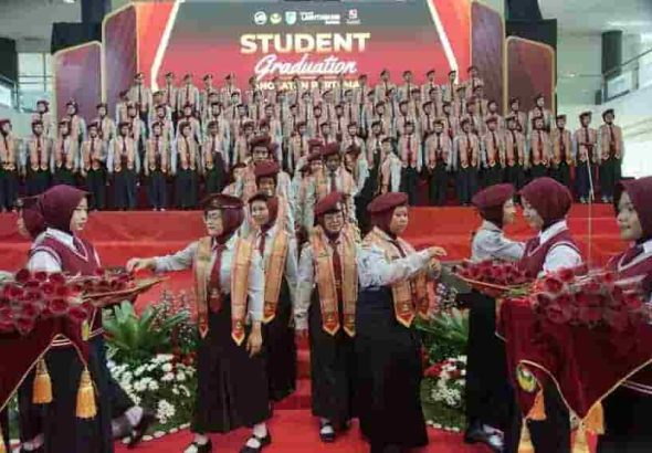 Angkatan Pertama, Tertinggi di Kediri: 73,21% Lulusan SMA Dharma Wanita 1 Pare Diterima di PTN
