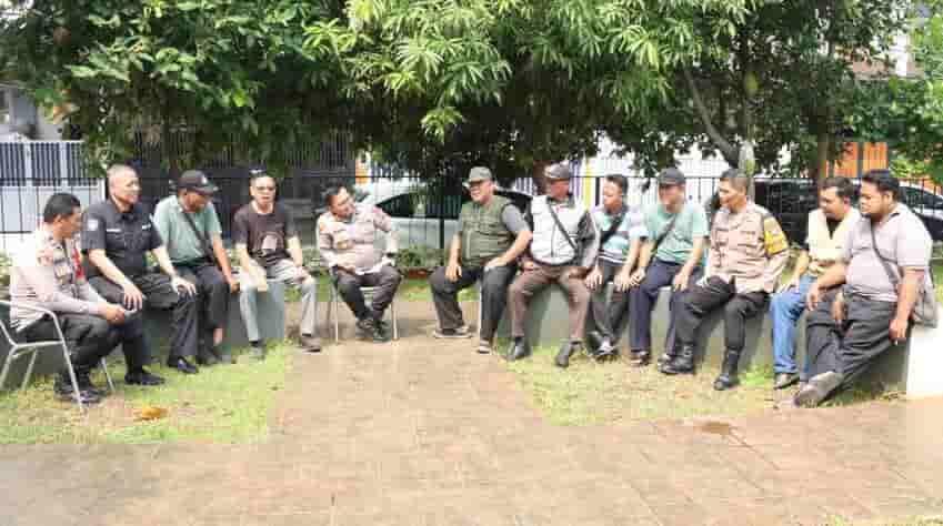 Jaga Jakarta On The Spot, Polsek Kebon Jeruk Perkuat Sinergi dengan Satkamling & Warga