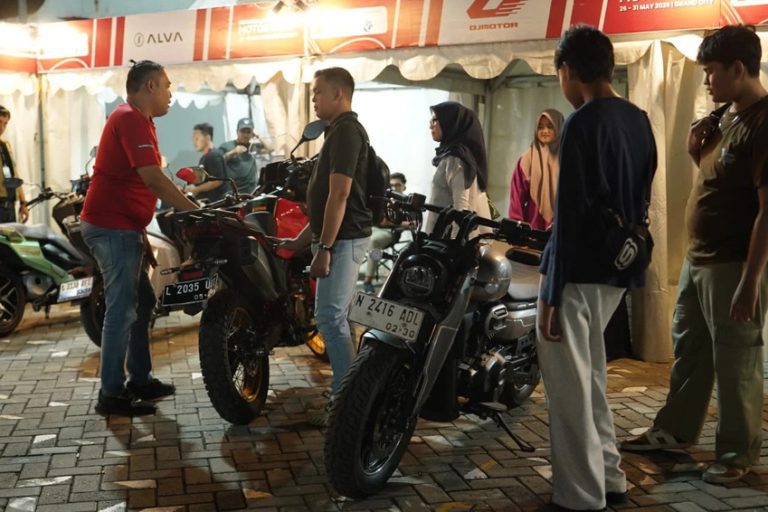 Hari Ketiga IIMS Surabaya 2026 Dipenuhi Kontes Modifikasi dan EV Challenge