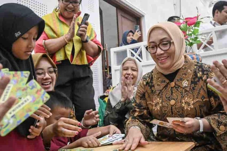 Menteri PPPA Arifah Fauzi : Keluarga Memiliki Peran Penting Melindungi Anak dari Perkembangan Teknologi