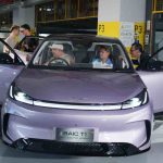 Artis Hingga KOL Heboh Jajal Fitur Parkir Otomatis BAIC T1