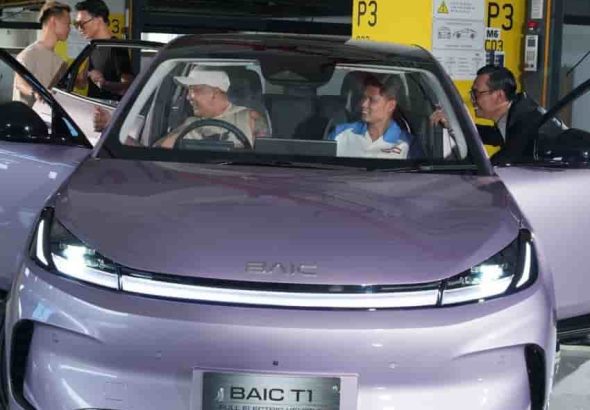 Artis Hingga KOL Heboh Jajal Fitur Parkir Otomatis BAIC T1