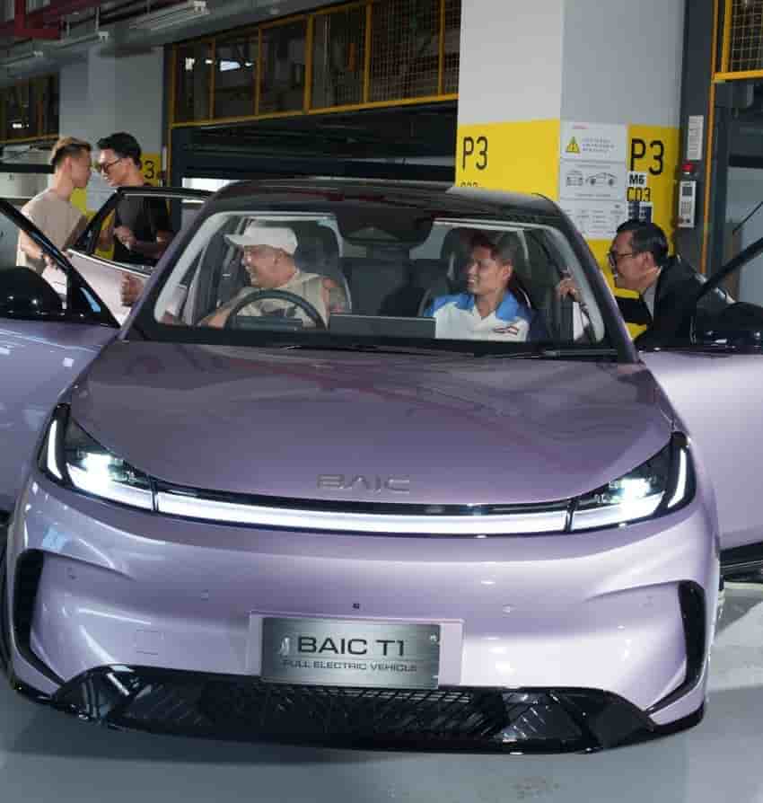 Artis Hingga KOL Heboh Jajal Fitur Parkir Otomatis BAIC T1