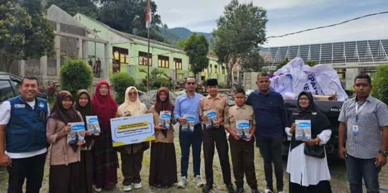 Karyawan United Tractors Donasikan Ratusan Buku untuk Dukung Pendidikan Pascabencana di Aceh Tengah