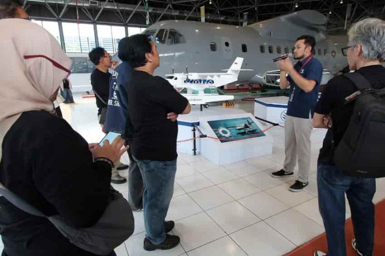 Sindikasi Media Network Kunjungi PT Dirgantara Indonesia