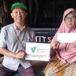 Rumah Ambruk di Bantaran Kali Benhil: Dompet Dhuafa Salurkan Bantuan Bagi Sukiyem