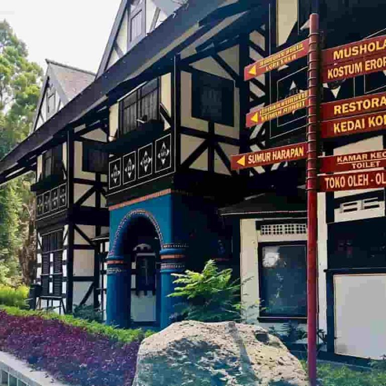 Farmhouse Lembang, Wisata yang Bergaya Arsitektur Belanda dengan Taman Bunga yang Indah