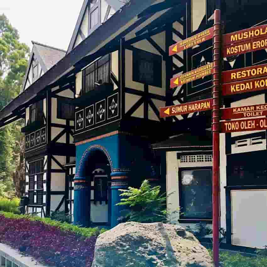 Farmhouse Lembang, Wisata yang Bergaya Arsitektur Belanda dengan Taman Bunga yang Indah