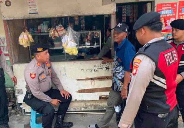 Pererat Kedekatan Polisi & Masyarakat Patroli Dialogis Sat Samapta Polres Metro Jakbar Sambangi Warung Warga