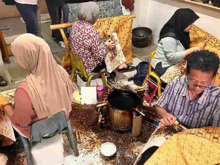 Rumah Batik Komar, Memadukan Inovasi Teknologi dan Pelestarian Batik Indonesia