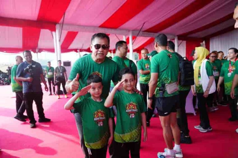 Meriahkan HUT ke-65 Kostrad, Kasad Lari Bersama 10 Ribu Peserta