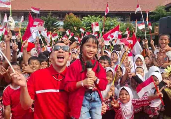 Annisa Dalimunthe & Ikmal Tobing Keliling Sekolah Dasar, Serukan Nasionalisme Lewat Lagu "Merah Putih Gemilang"