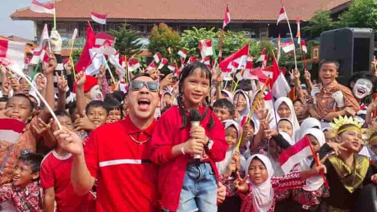 Annisa Dalimunthe & Ikmal Tobing Keliling Sekolah Dasar, Serukan Nasionalisme Lewat Lagu "Merah Putih Gemilang"