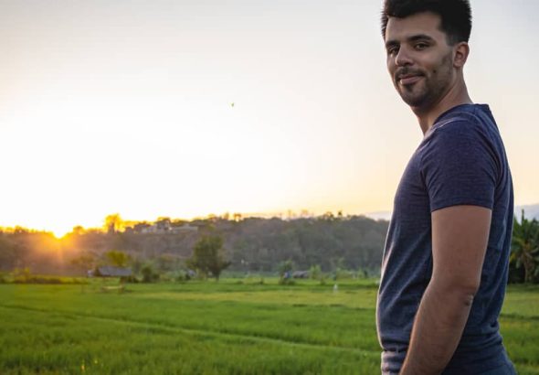 Presenting Serene Pop-Punk, Josh Holmes Releases Single "Say Yes (Wedding Version)"
