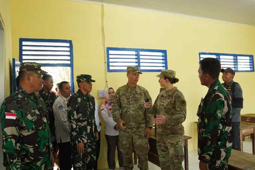 TNI AD Bersama US Army Renovasi SDN 04 Peracak, Wujud Nyata Kerja Sama dan Kepedulian Terhadap Dunia Pendidikan