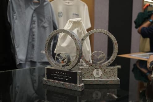 Mazda Indonesia, Kompas Lestari & 4GoodThings Transformasikan Botol Mazda Genuine Oil Menjadi Karya Bermakna