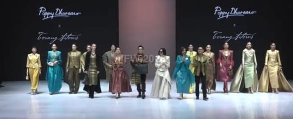 Penutupan BTN Indonesia Fashion Week 2026 Menampilkan Kolaborasi Poppy Dharsono & Torang Sitorus