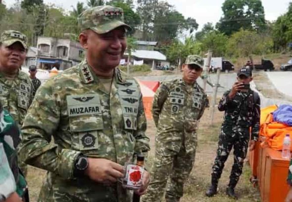Marsdya TNI Muzafar Turun Langsung, Pastikan Kebutuhan Pengungsi NTT Terpenuhi