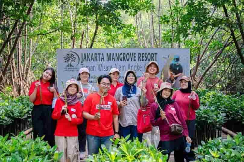 Perkuat Komitmen Keberlanjutan di Hari Mangrove Sedunia, Prudential Indonesia Tanam 5.500 Mangrove