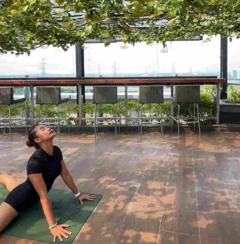 Stretch, Breathe, Recharge: Nikmati Pengalaman Yoga dengan Pemandangan Kota Jakarta di Vasaka Hotel Jakarta