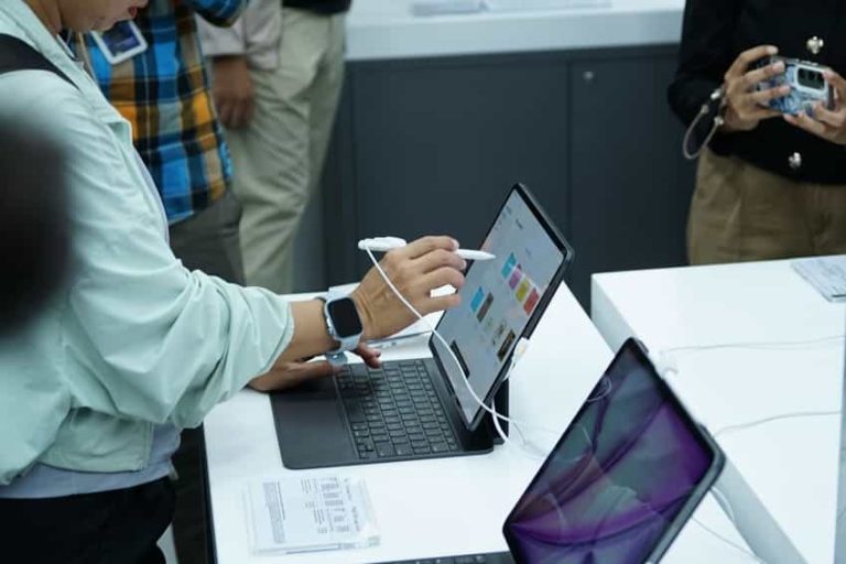 Tingkatkan Pengalaman Belanja Produk Apple: hello Store Resmi Hadir di Grand Indonesia