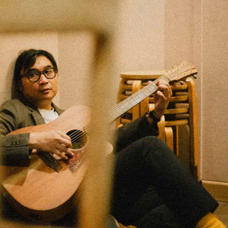 Bentuk Fisik untuk Perjalanan Sunyi: Adhitia Sofyan Lepas Album Observasi Transisi dalam Format CD