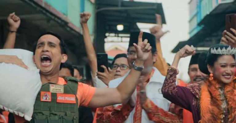 Teaser Trailer BAPAK PALING JUJUR Perlihatkan Kekacauan Jonas Prakoso di Tengah Kampanye