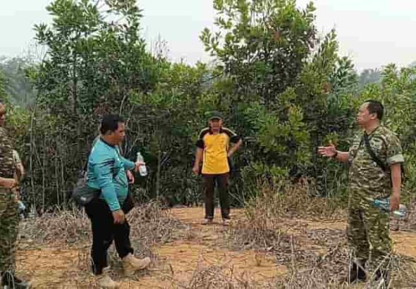 Demplot Satgas Karhutla TNI, Uji Alternatif Pupuk Organik Ladang di Kayan Hilir