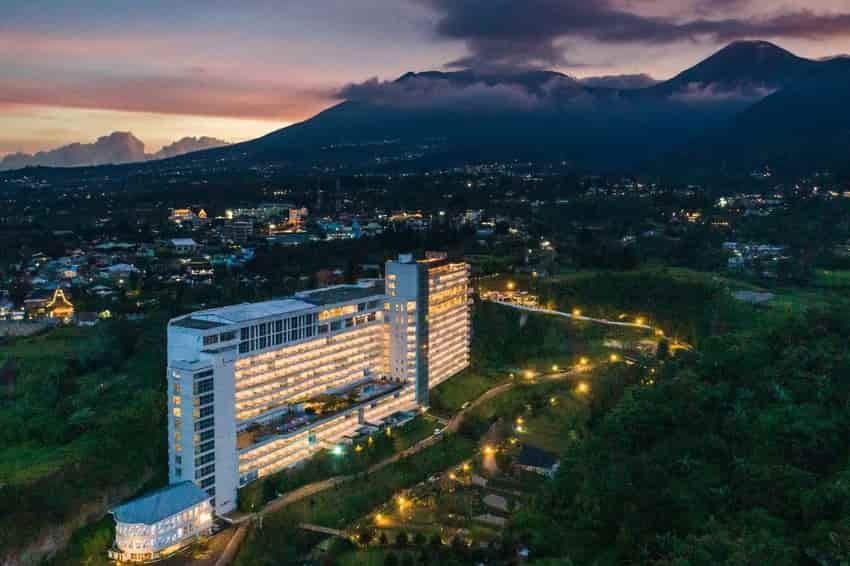 Satu Dekade Bertumbuh Bersama Alam: Le Eminence Puncak dan Jejak yang Ingin Dijaga
