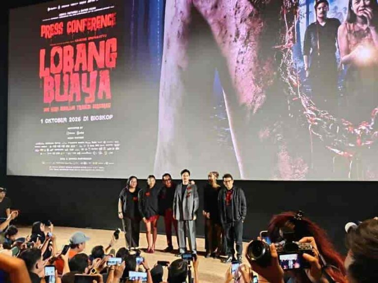 Mengira Sudah Tahu Siapa Dalangnya Hanya dari Trailer? Jangan Terlalu PD, Hanung Bramantyo Siapkan Plot Twist di Film ‘Lobang Buaya’, Sukses Membuat Penonton Gala Premiere Merinding!