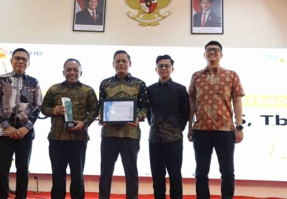 United Tractors Soroako Raih Best National Contractor PT Vale Indonesia