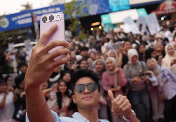 Parade Selfie Keliling OPPO A7 Pro Series Ramaikan Blok M, Ajak Pengunjung Selfie Bareng Aqeela Calista Hingga Yesaya Abraham