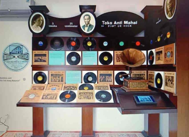 Popularia: Menelusuri Jejak Tionghoa dalam Sejarah Musik Populer Indonesia