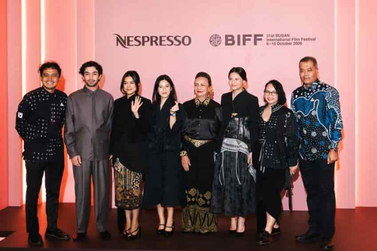 Film Laut Bercerita Disambut Hangat saat World Premiere di Busan International Film Festival