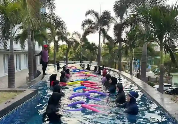 Primebiz Hotel Cikarang Hadirkan Keseruan Aqua Yoga Bertema “Feel The Energy, Have A Splash”