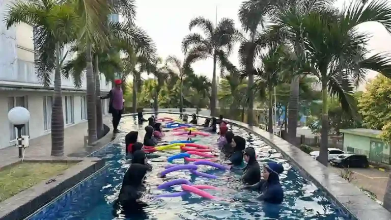 Primebiz Hotel Cikarang Hadirkan Keseruan Aqua Yoga Bertema “Feel The Energy, Have A Splash”