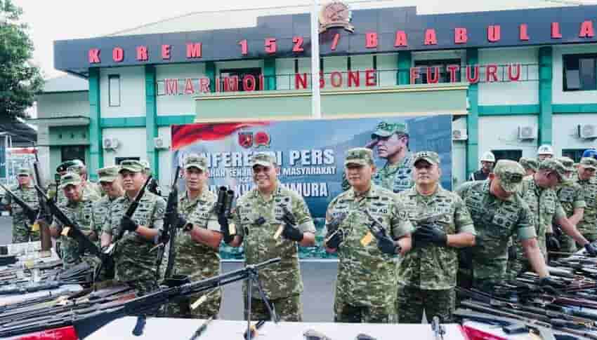 Pendekatan Prajurit Berbuah Kepercayaan, Masyarakat Sukarela Serahkan 75 Senjata
